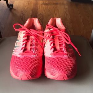 Stylish pair of running shoes NEW